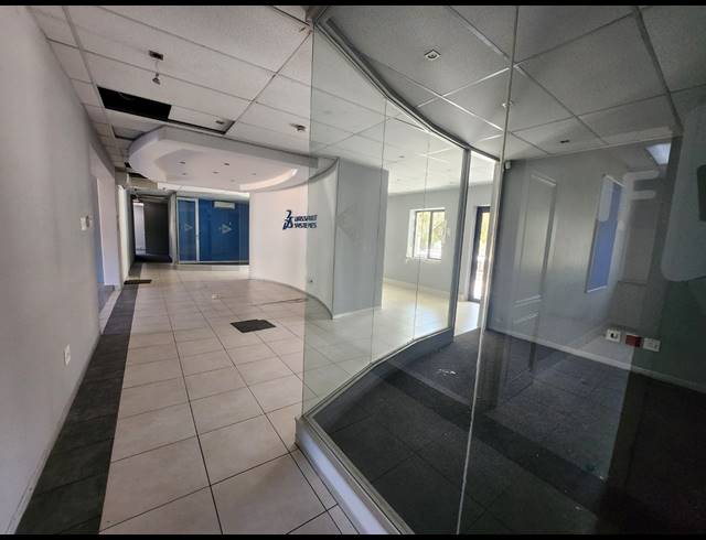 247M² OFFICE TO LET IN VORNA VALLEY